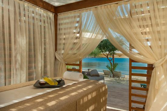 dhotel_executive-beach-cabana